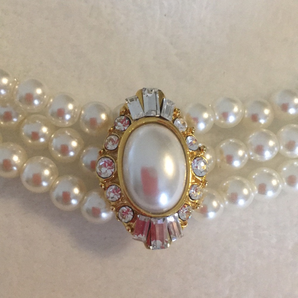 Adjustable pearl and crystal 3 strand choker